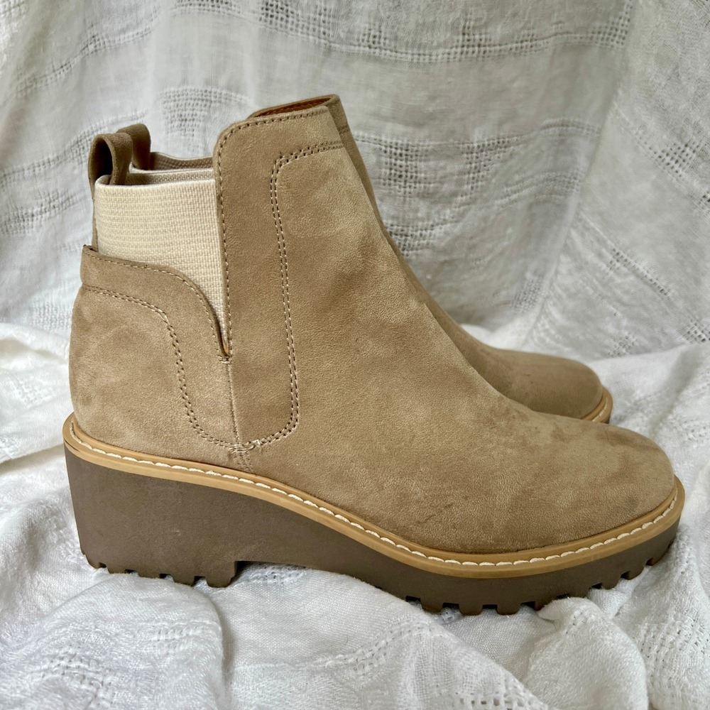 DV Dolce Vita Rango Taupe Faux Suede Wedge Lug Sole Ankle Booties Womens 7